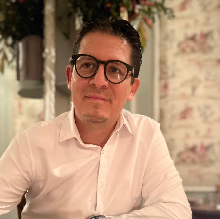 Víctor Mena Vega
